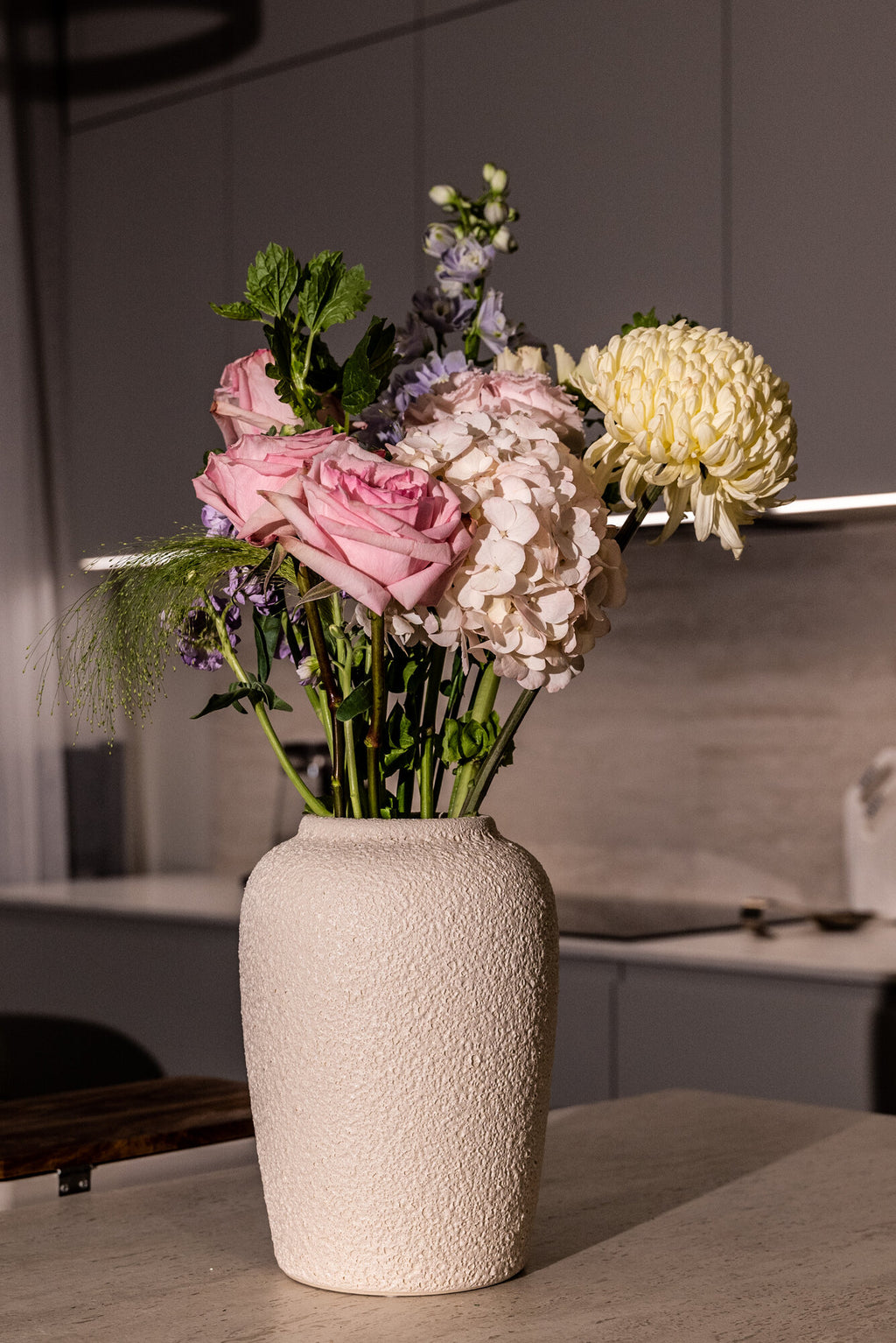 IsmatDecor Beige 25cm Ceramic Table Vase