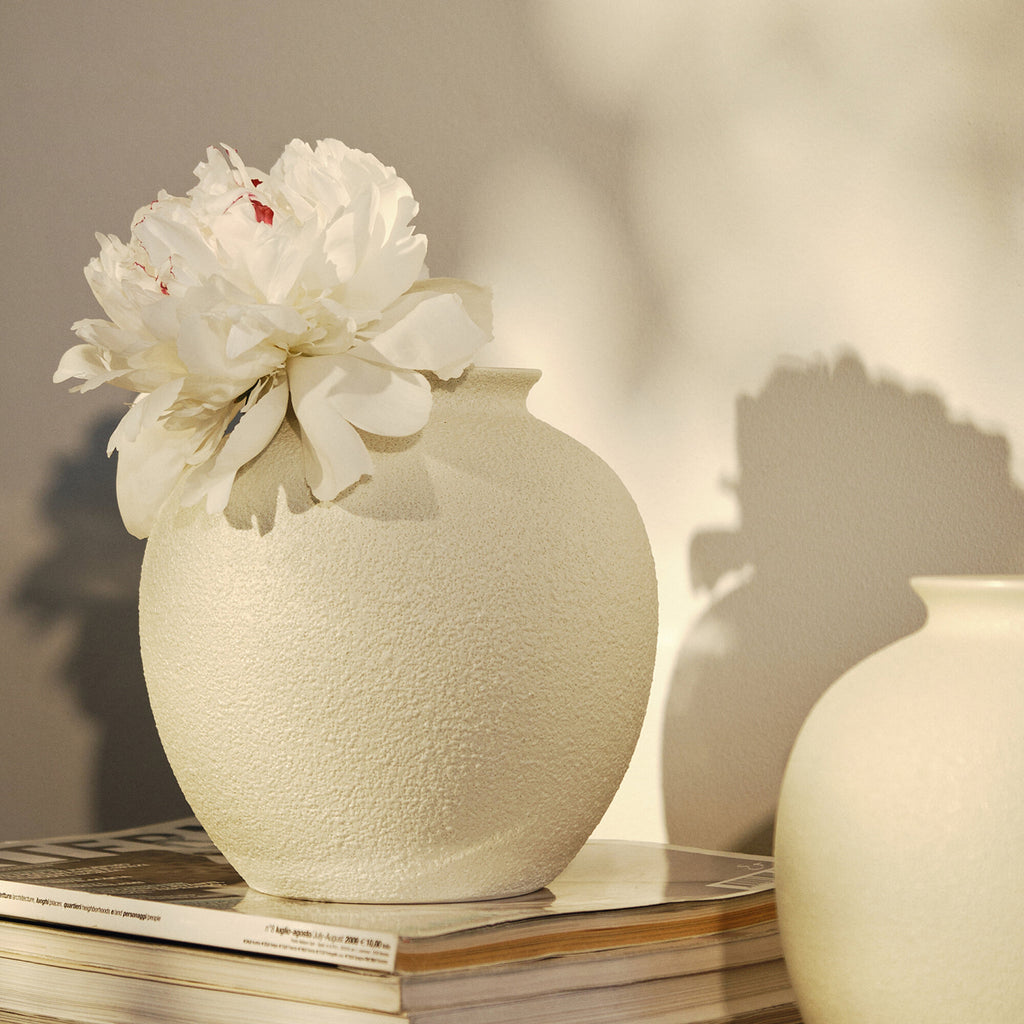 White Ceramic Divnaya Iva 17cm Large Vase
